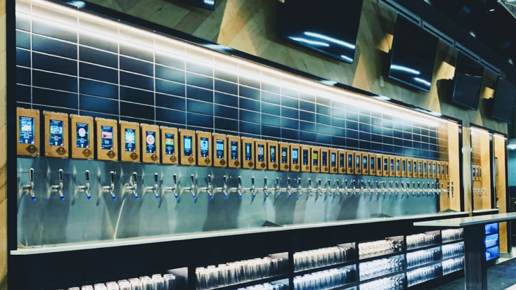 BrewWall | restaurant | 3161 Heritage Center Dr, Copley, OH 44321, USA | 3305766880 OR +1 330-576-6880