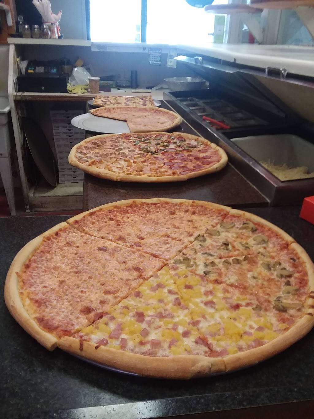 Hometown Deli & Pizzeria | restaurant | 812 NY-52, Fishkill, NY 12524, USA | 8458969730 OR +1 845-896-9730