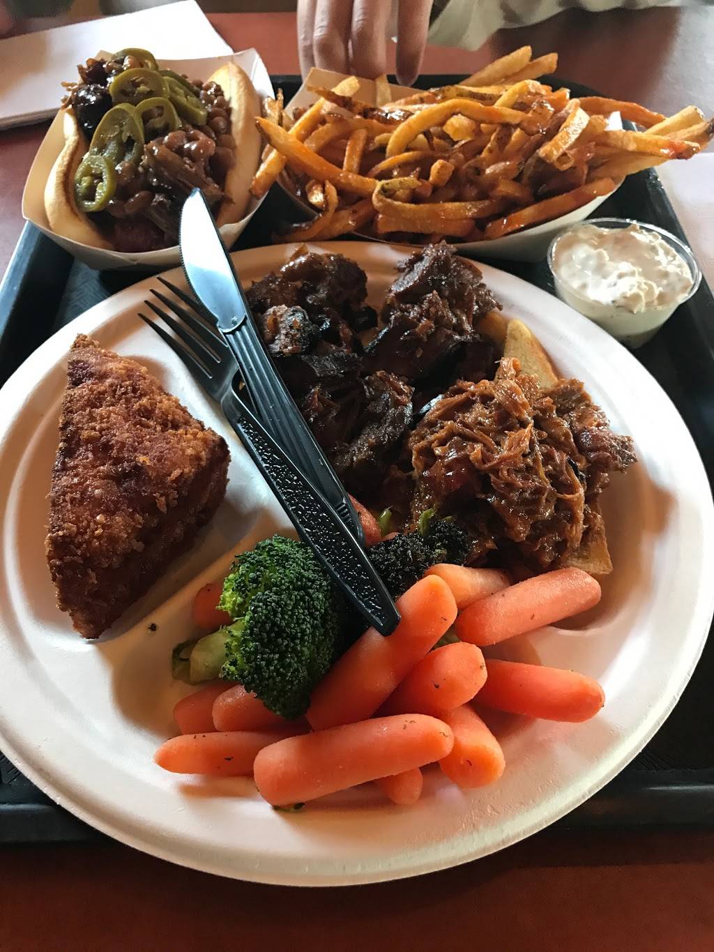 Townline BBQ | restaurant | 3593 Montauk Hwy, Sagaponack, NY 11962, USA | 6315372271 OR +1 631-537-2271