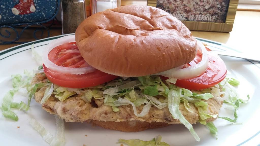 Big Daves & Hollys | restaurant | 1204 N Cody Rd, Le Claire, IA 52753, USA | 5632894070 OR +1 563-289-4070