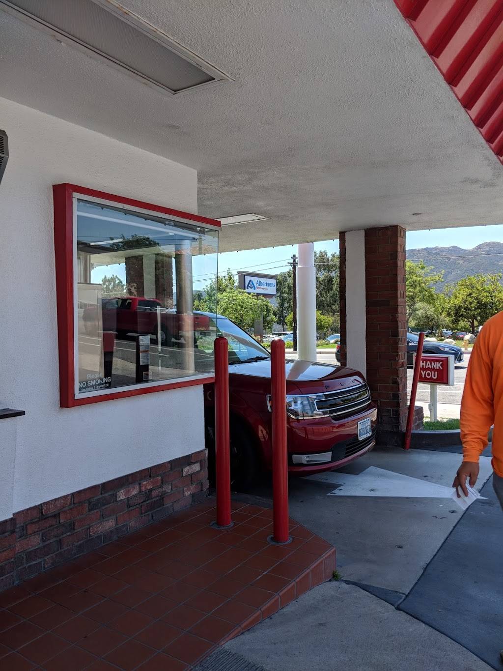 In-N-Out Burger | restaurant | 6225 Foothill Blvd, Tujunga, CA 91042, USA | 8007861000 OR +1 800-786-1000