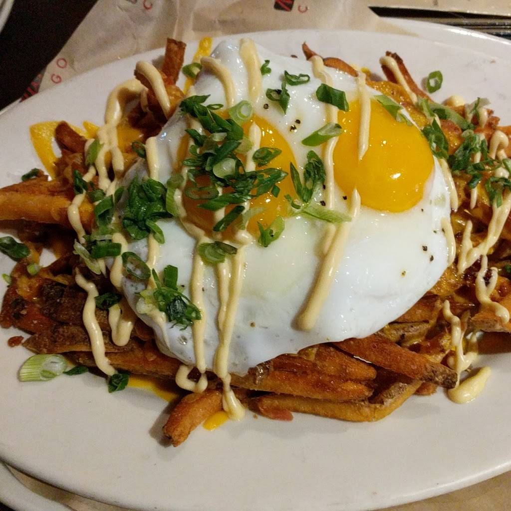 Jake Melnicks Corner Tap | restaurant | 41 E Superior St, Chicago, IL 60611, USA | 3122660400 OR +1 312-266-0400