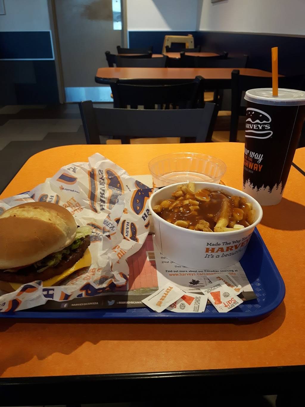 Harveys | restaurant | 2380 Wyandotte St W, Windsor, ON N9B 1K4, Canada | 5199737844 OR +1 519-973-7844