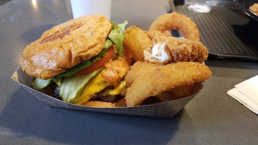 Stacked Bar And Grill | restaurant | 531 E Main St, Visalia, CA 93292, USA | 5593728480 OR +1 559-372-8480