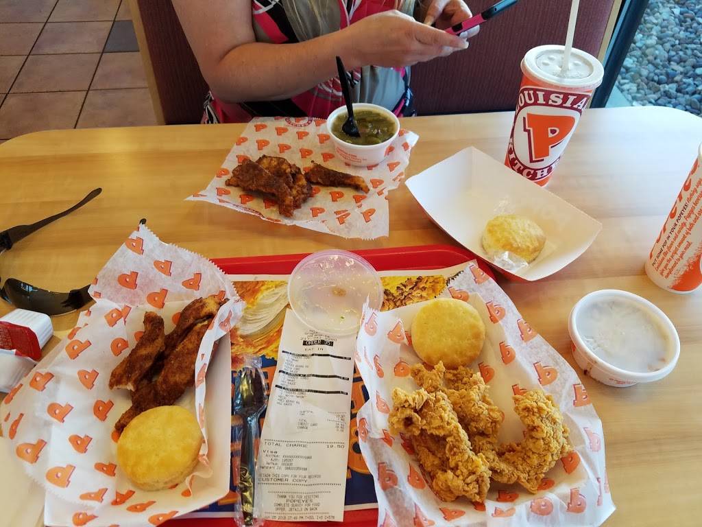 Popeyes Louisiana Kitchen | restaurant | 2496 Wabash Ave, Springfield, IL 62704, USA | 2177939280 OR +1 217-793-9280