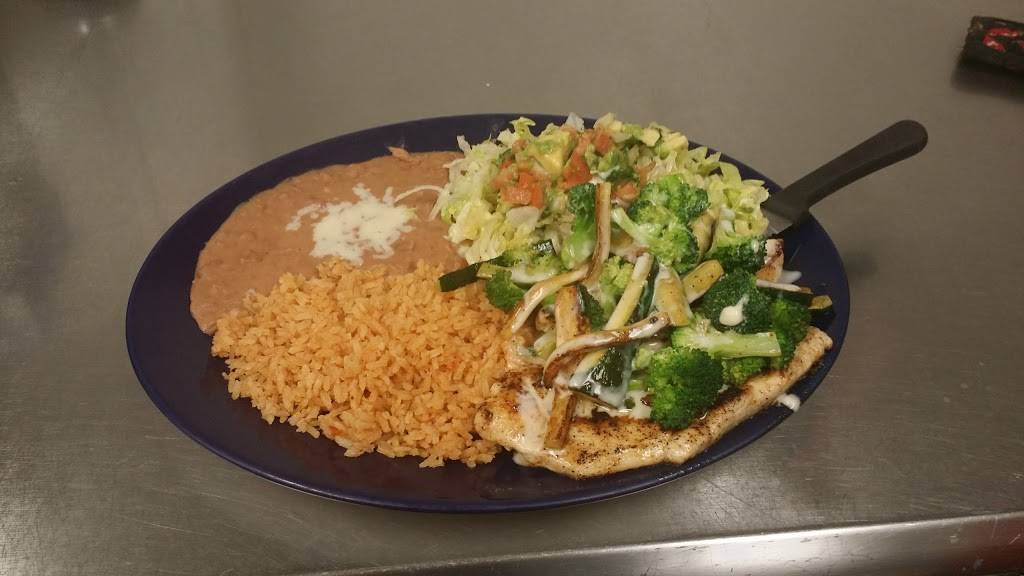 El Jarrito | restaurant | 216 E Elm St, Yadkinville, NC 27055, USA | 3366771447 OR +1 336-677-1447