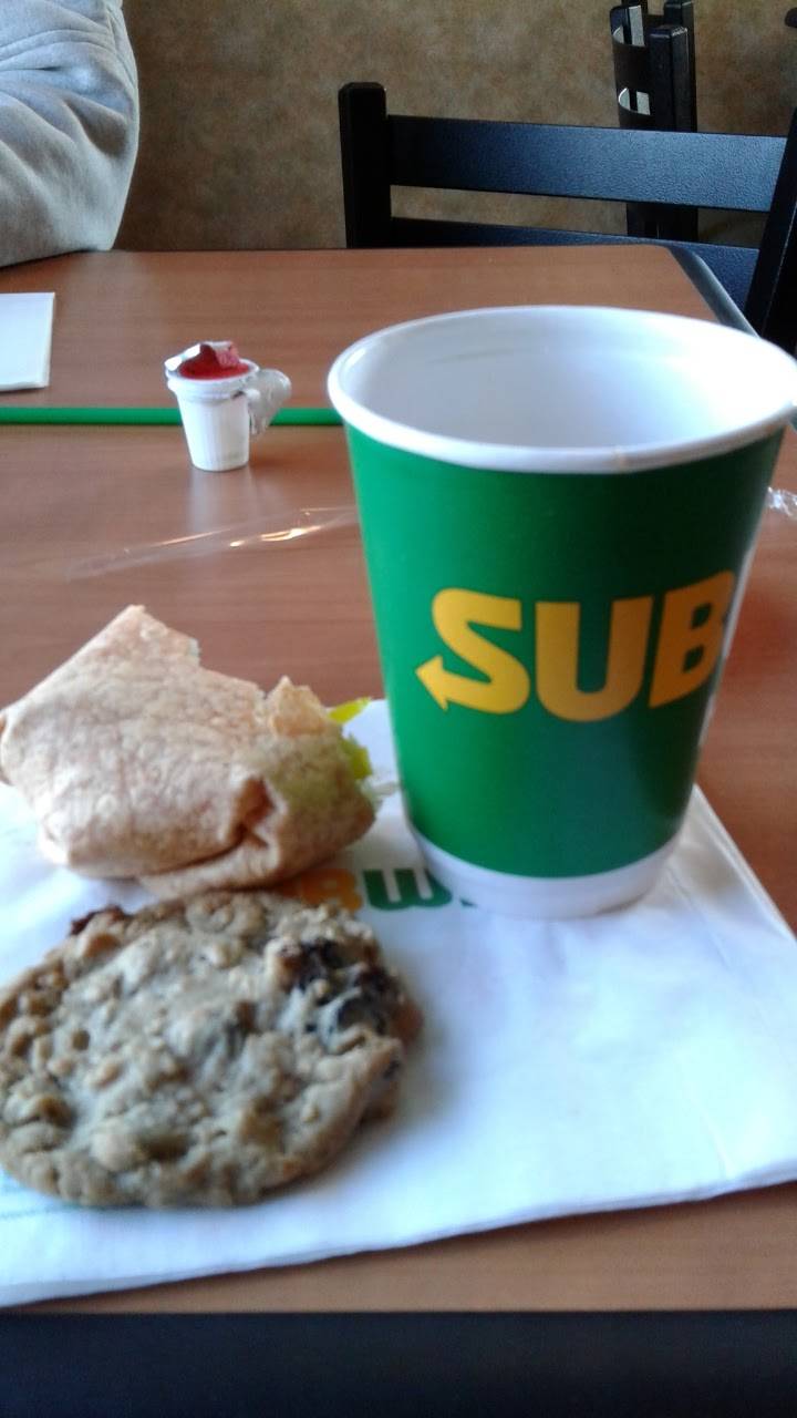 Subway | restaurant | 203 Bedford St, East Bridgewater, MA 02333, USA | 5084564581 OR +1 508-456-4581