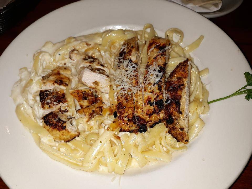 Moustos Pasta And Grill | restaurant | 1700 W Reelfoot Ave, Union City, TN 38261, USA | 7318854480 OR +1 731-885-4480