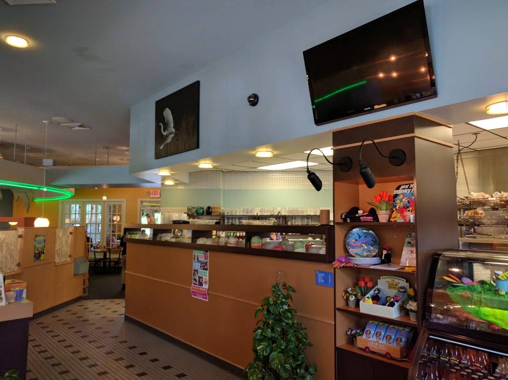 Isaacs Restaurant - Greenfield | restaurant | 565 Greenfield Rd, Lancaster, PA 17601, USA | 7173936067 OR +1 717-393-6067