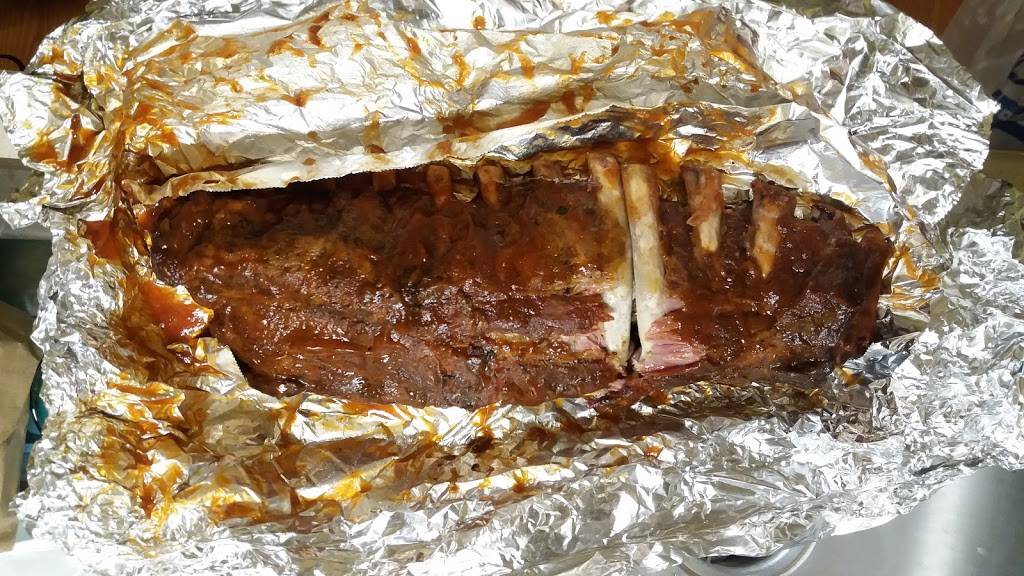 Smokin Es BBQ | restaurant | 2401 Central Ave, Lake Station, IN 46405, USA | 2196544141 OR +1 219-654-4141