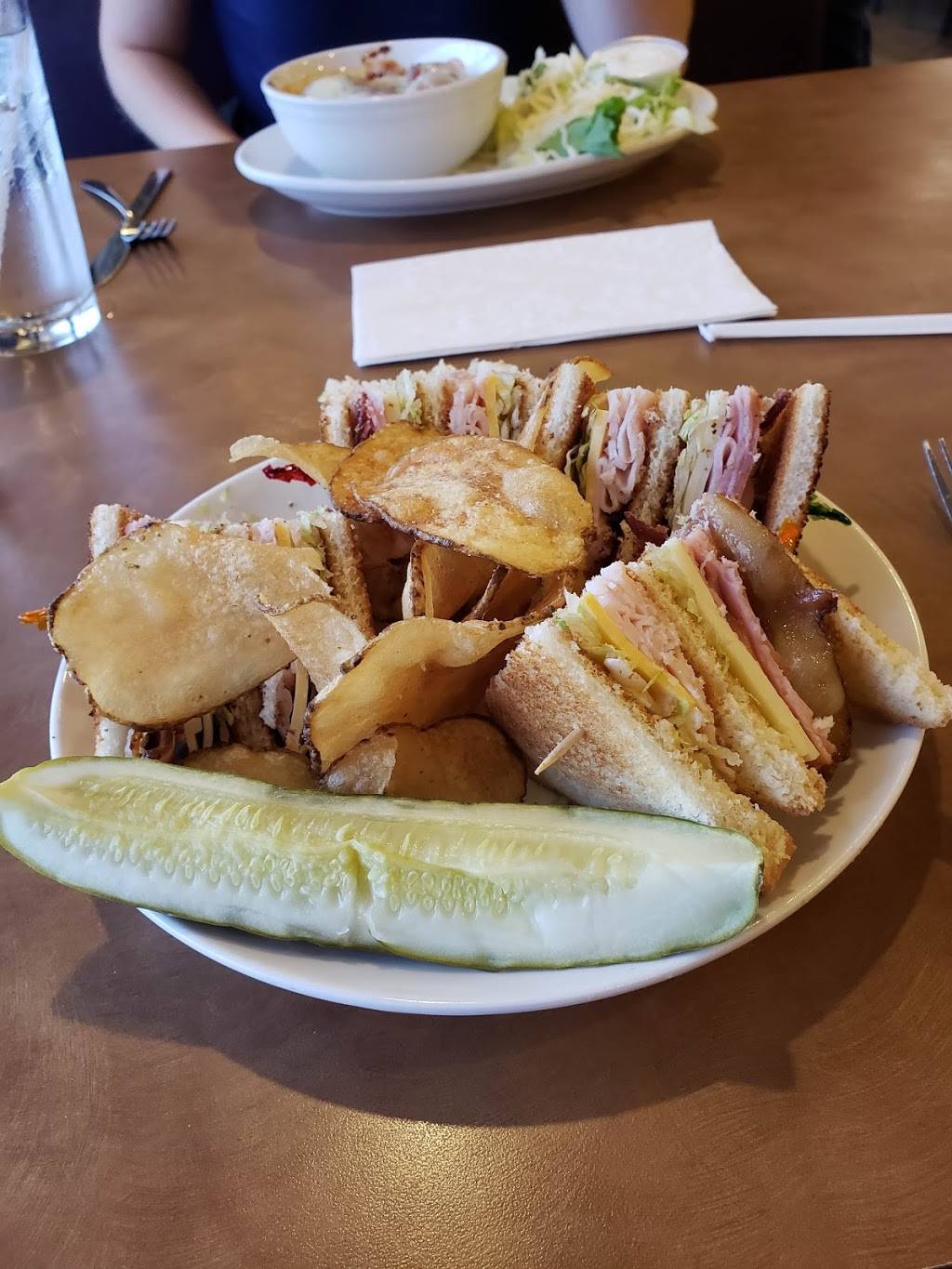 The College Inn | restaurant | 935 W State St, Alliance, OH 44601, USA | 3308233332 OR +1 330-823-3332