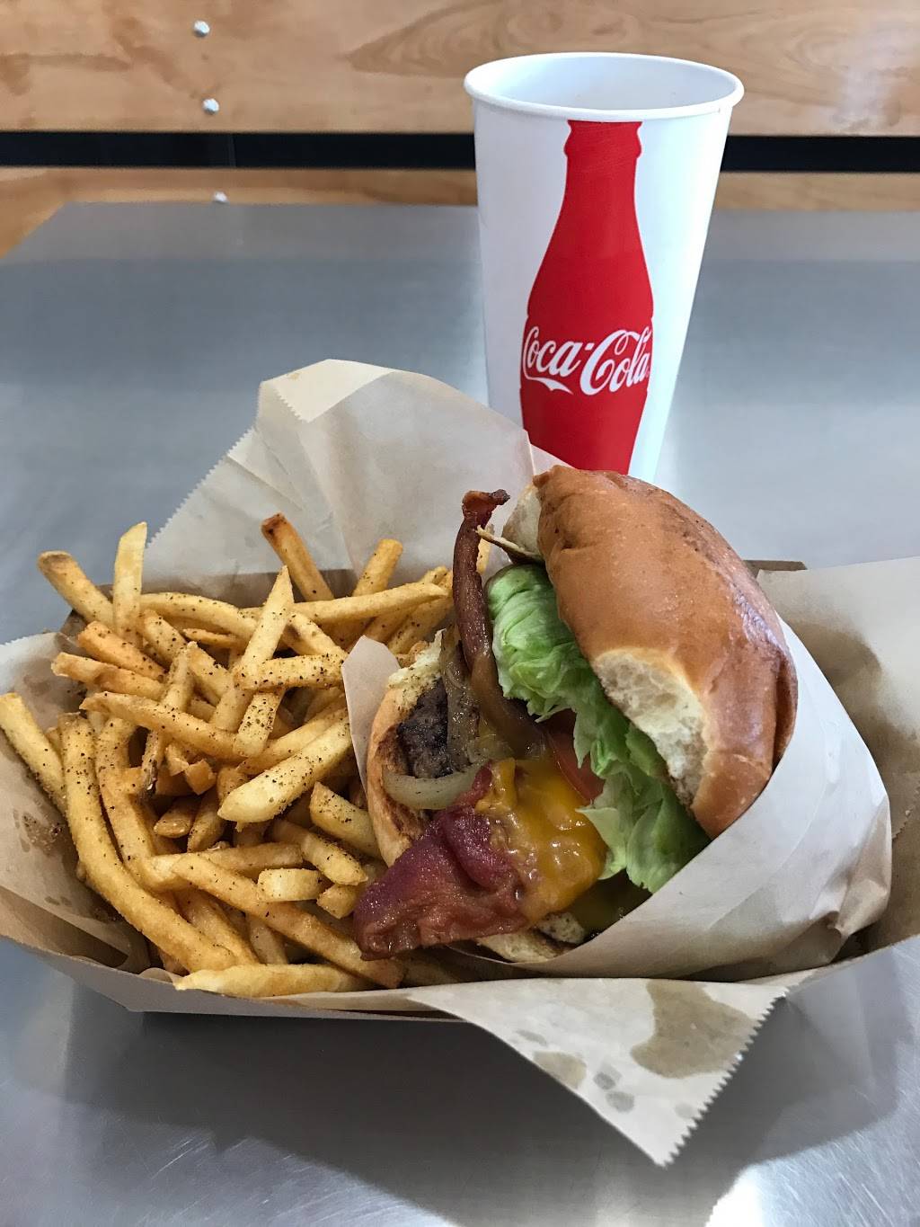 Funky Fries and Burgers | restaurant | 1480 Jamacha Road #203, El Cajon, CA 92019, USA | 6193285959 OR +1 619-328-5959