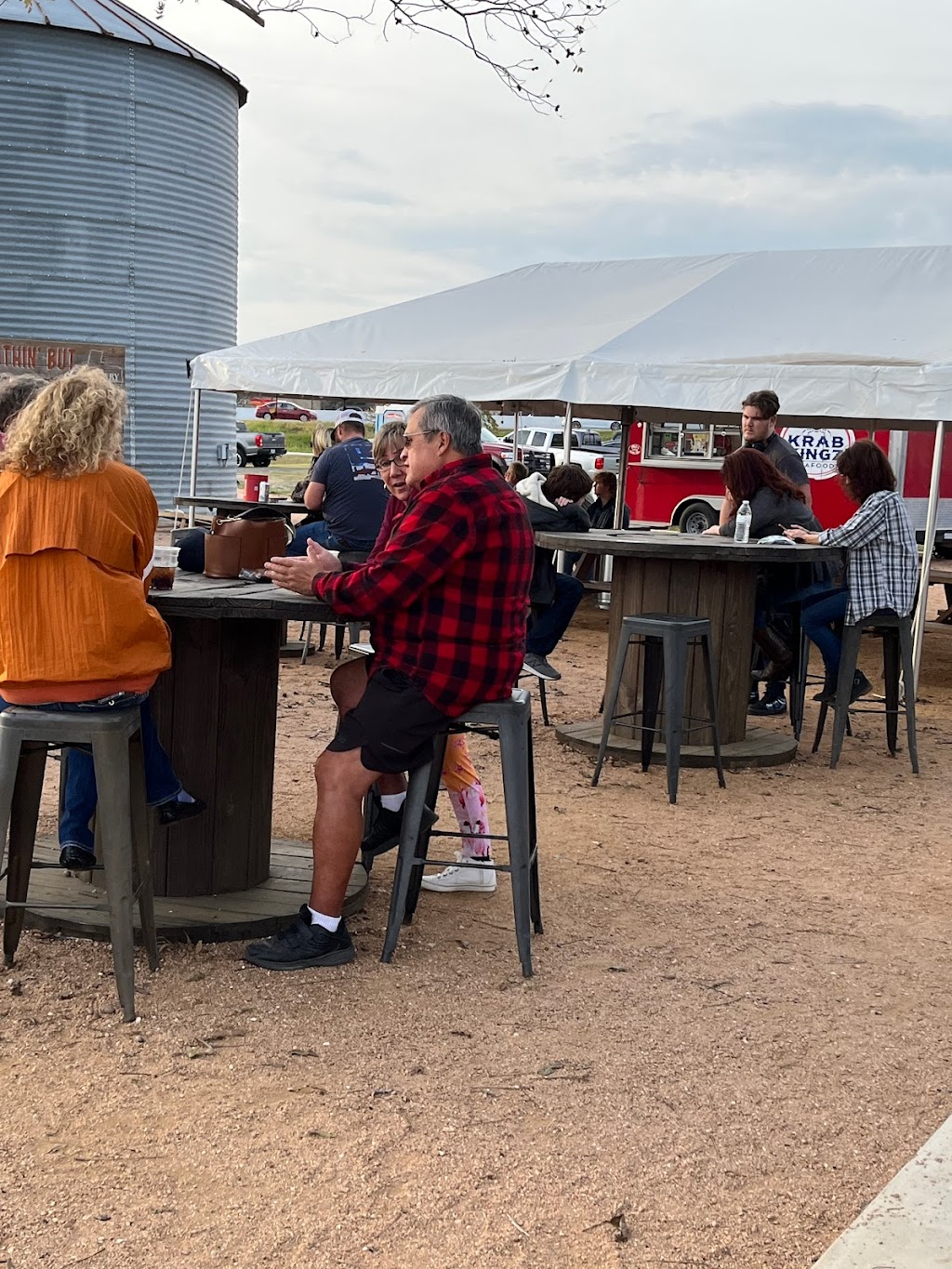 Krab Kingz Jarrell | restaurant | 110 W Avenue L, Jarrell, TX 76537, USA | 2543381883 OR +1 254-338-1883