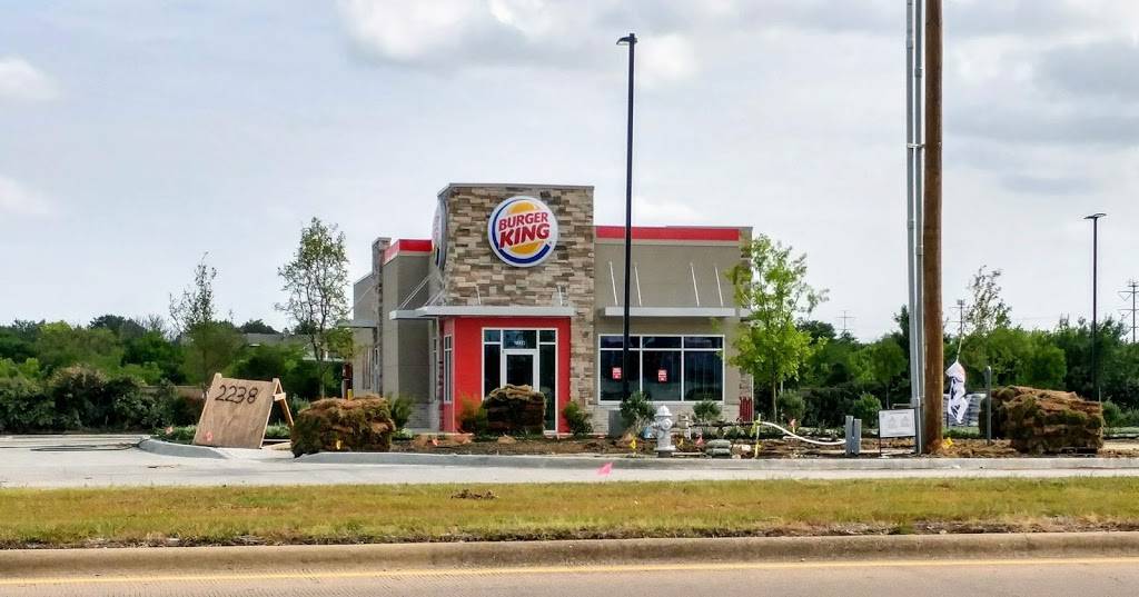 Burger King | restaurant | 2302 E Pioneer Pkwy, Arlington, TX 76010, USA | 8663942493 OR +1 866-394-2493