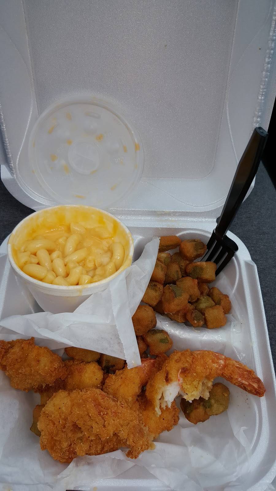 Sharks Fish & Chicken | restaurant | 7700 1st Ave N, Birmingham, AL 35206, USA | 2058369999 OR +1 205-836-9999