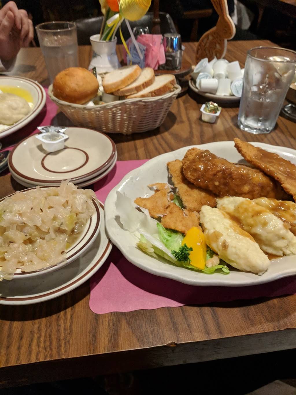 Bohemian Crystal | restaurant | 639 Blackhawk Dr, Westmont, IL 60559, USA | 6307891981 OR +1 630-789-1981