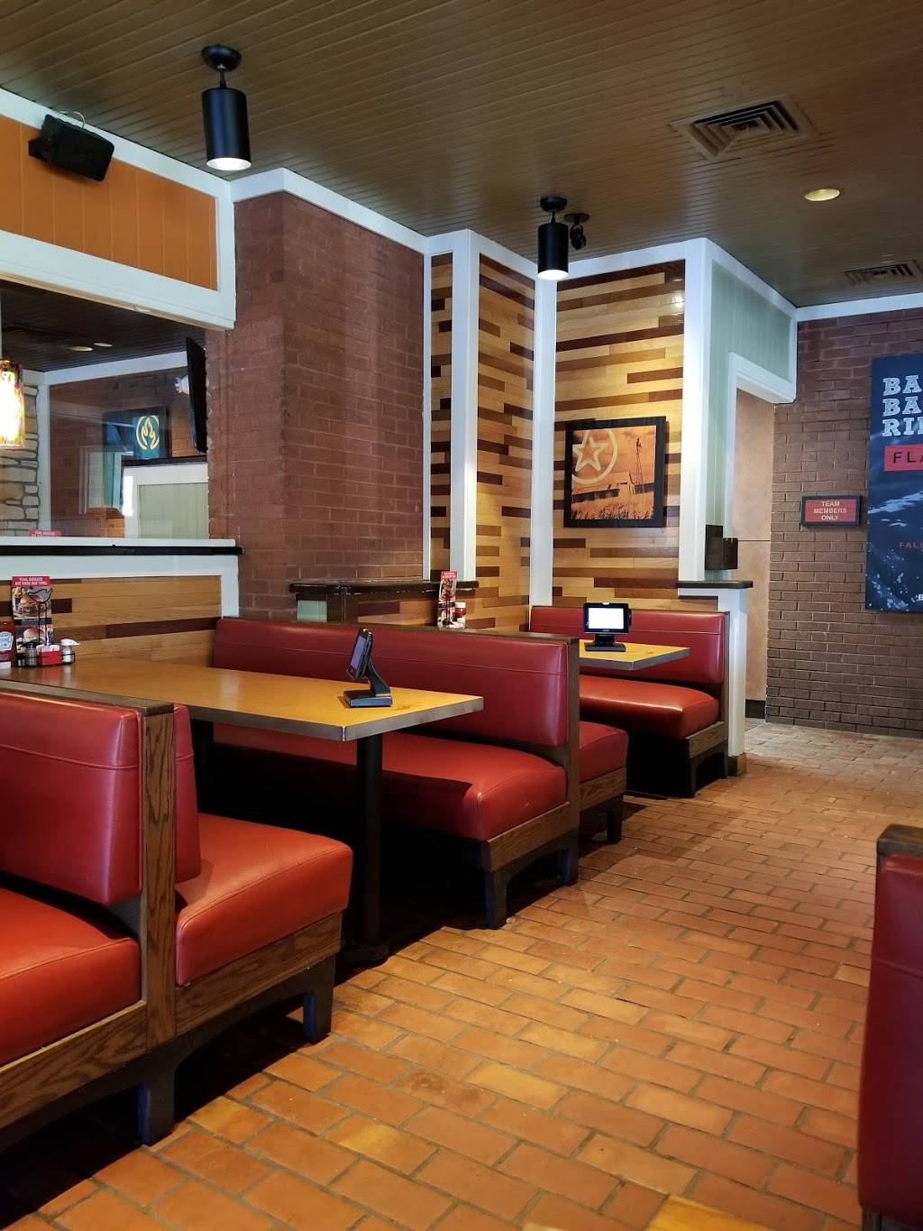 Chilis Grill & Bar | meal takeaway | 1664 Wells Rd, Orange Park, FL 32073, USA | 9042646907 OR +1 904-264-6907