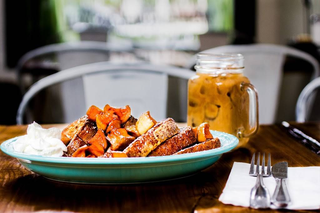 Luna Café | restaurant | 1700 N 3rd St, Philadelphia, PA 19122, USA | 2677038807 OR +1 267-703-8807