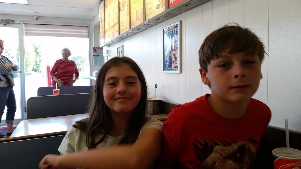Dairy Queen | restaurant | 4254 Teays Valley Road, Scott Depot, WV 25560, USA | 3047578110 OR +1 304-757-8110