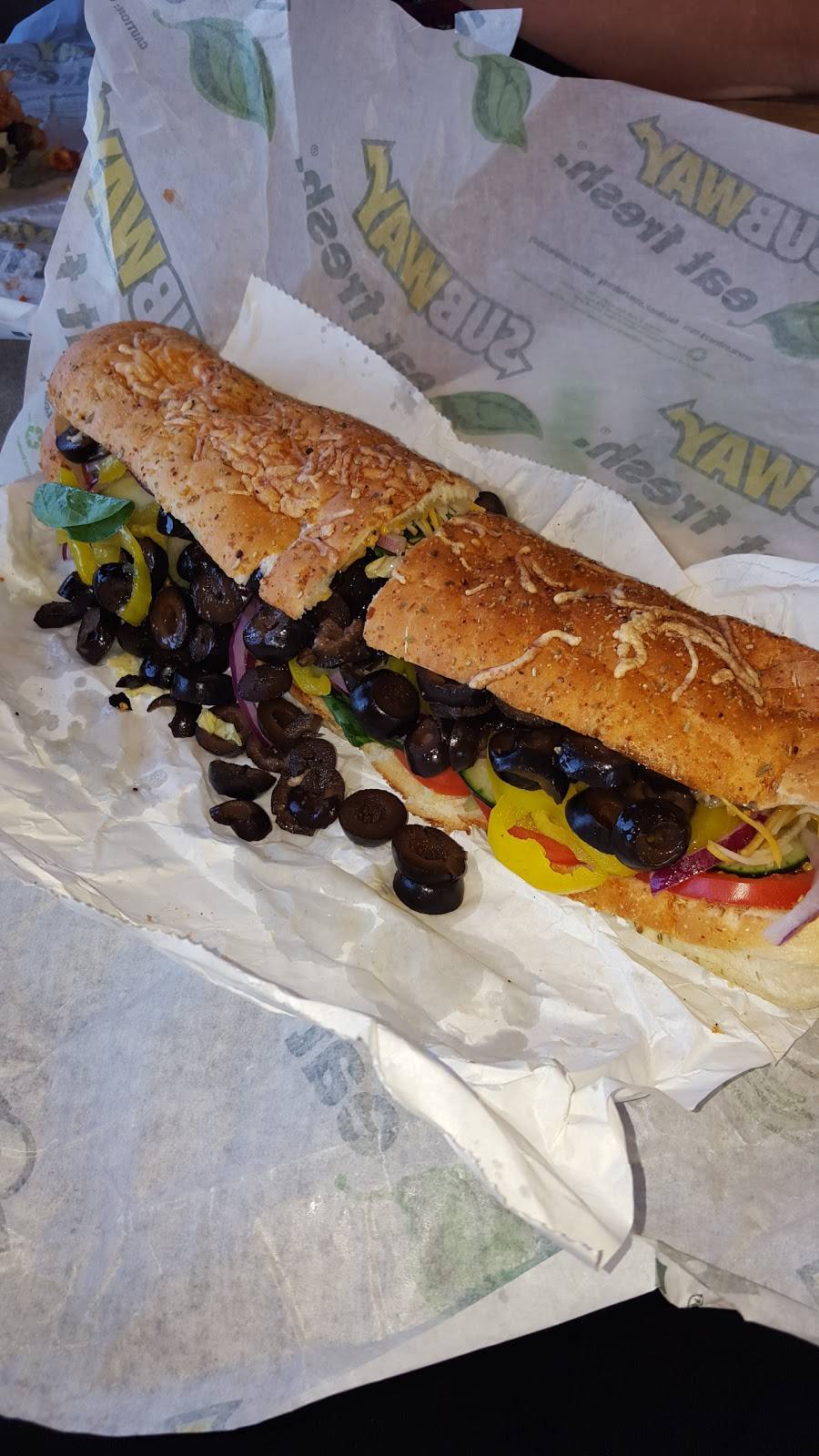 Subway Restaurants | restaurant | 5891 St Croix Trail, North Branch, MN 55056, USA | 6516746193 OR +1 651-674-6193