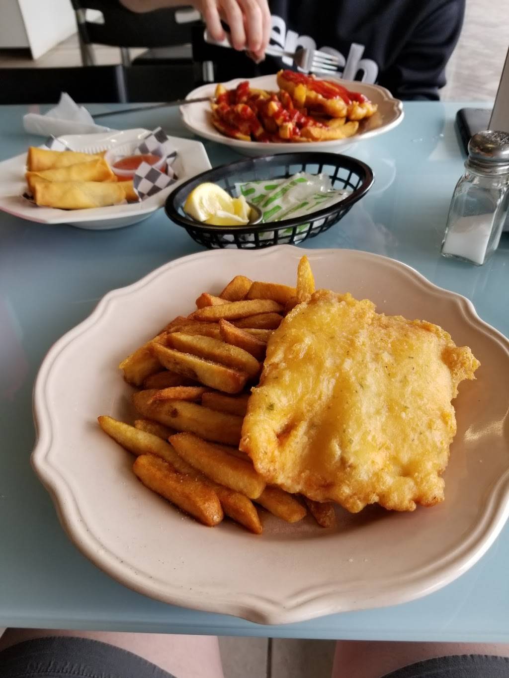 Chois Fish N Chips | restaurant | 201 Cundles Rd E, Barrie, ON L4M 4S5, Canada | 7057266653 OR +1 705-726-6653