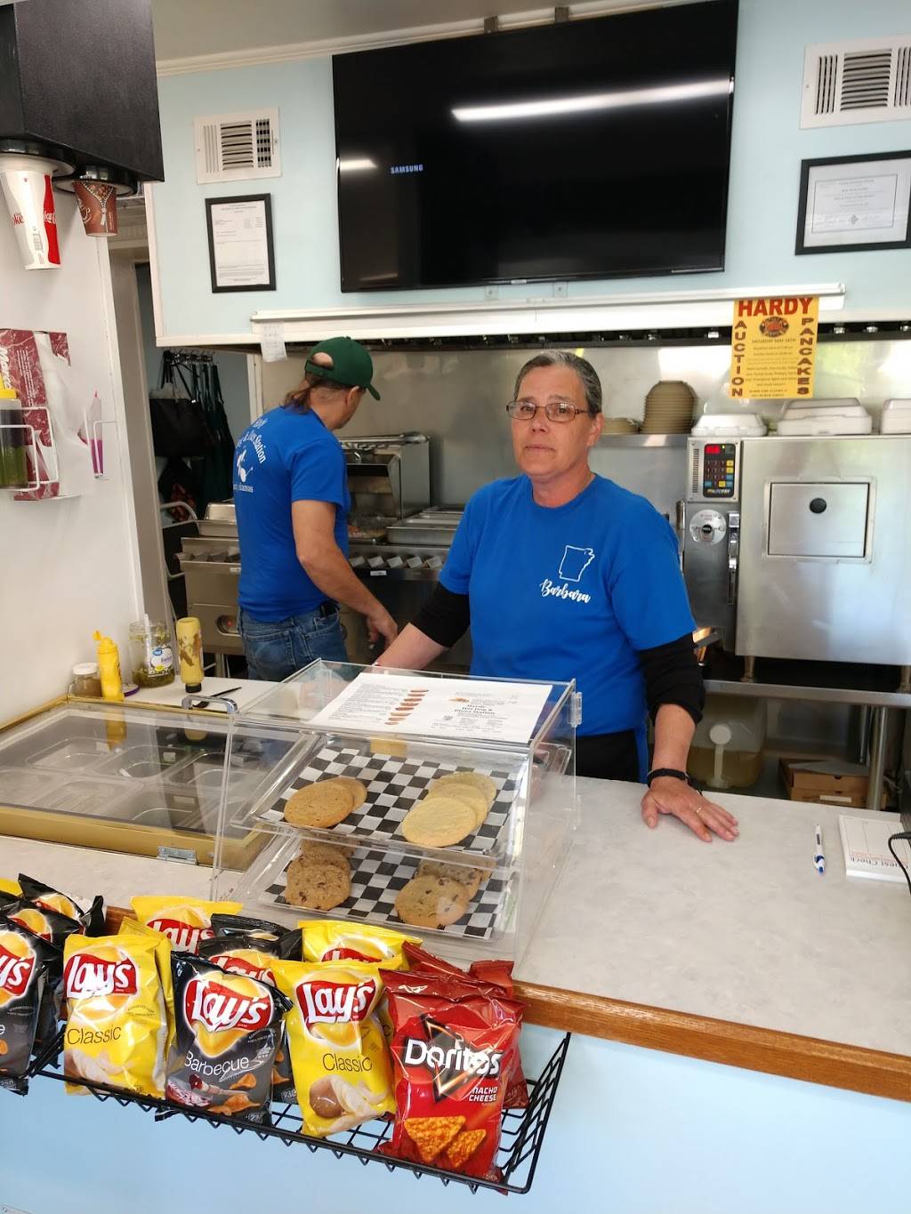 Hardy Hot Dog & Blues Station | restaurant | 302 E Main St, Hardy, AR 72542, USA | 8708475168 OR +1 870-847-5168