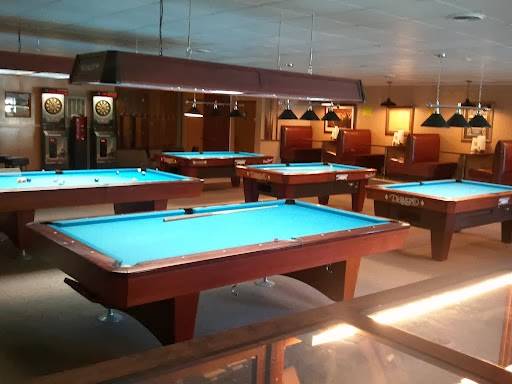 Family Billiards & Restaurant | restaurant | 166 Lantana Rd # 101, Crossville, TN 38555, USA | 9314844494 OR +1 931-484-4494