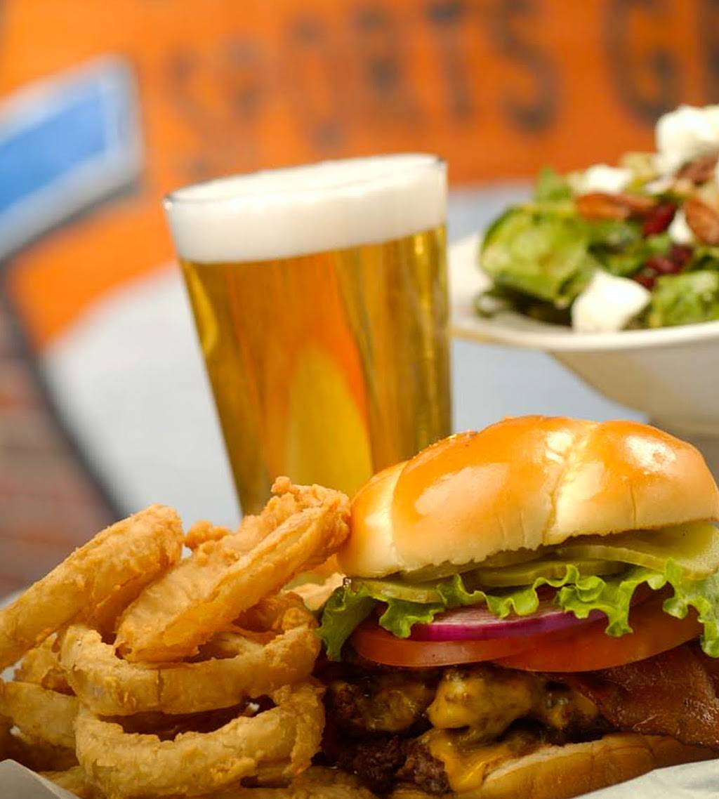 Zipps Sports Grill | restaurant | 1515 E Bethany Home Rd #100, Phoenix, AZ 85014, USA | 6022661600 OR +1 602-266-1600