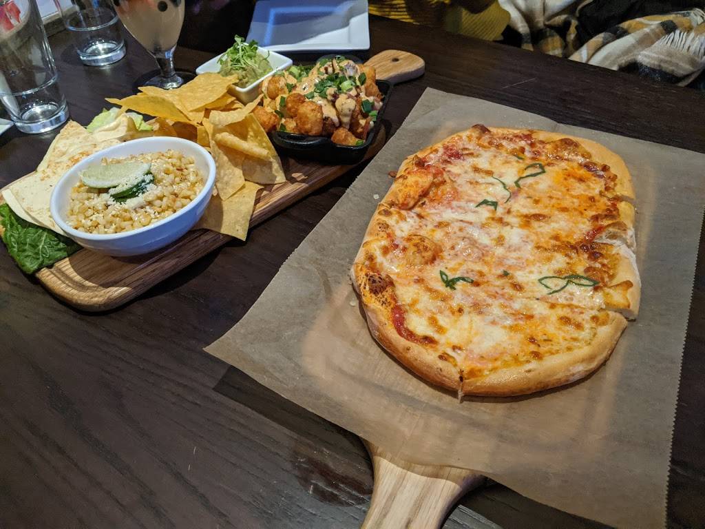 Tavern in the Square Wrentham | restaurant | 1 Premium Outlet Blvd, Suite 252, Wrentham, MA 02093, USA | 7743079900 OR +1 774-307-9900