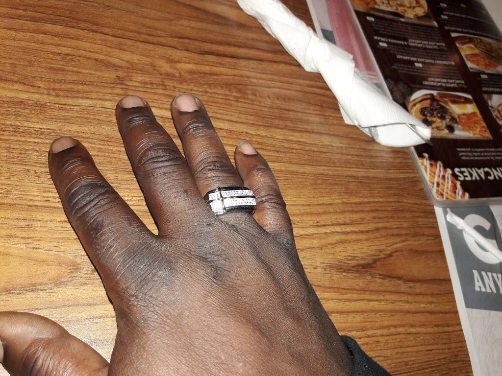 Dennys | restaurant | 8001 W Brown Deer Rd, Milwaukee, WI 53223, USA | 4143556865 OR +1 414-355-6865