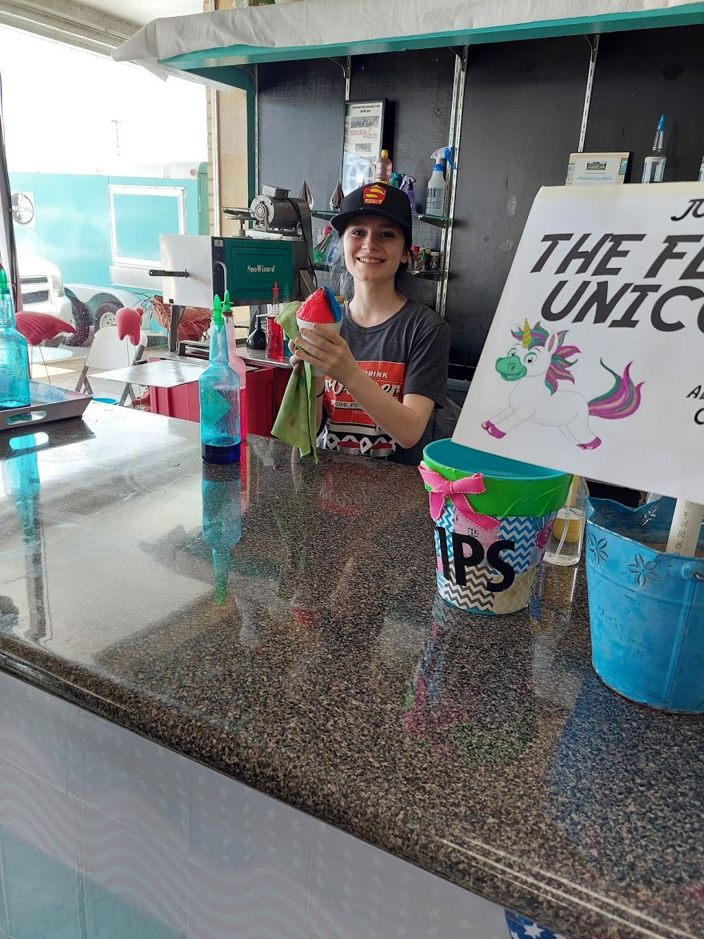 Charlies Sno-Balls & Seasonal Tanning | restaurant | 1019 N Kilgore St, Kilgore, TX 75662, USA | 9039868402 OR +1 903-986-8402