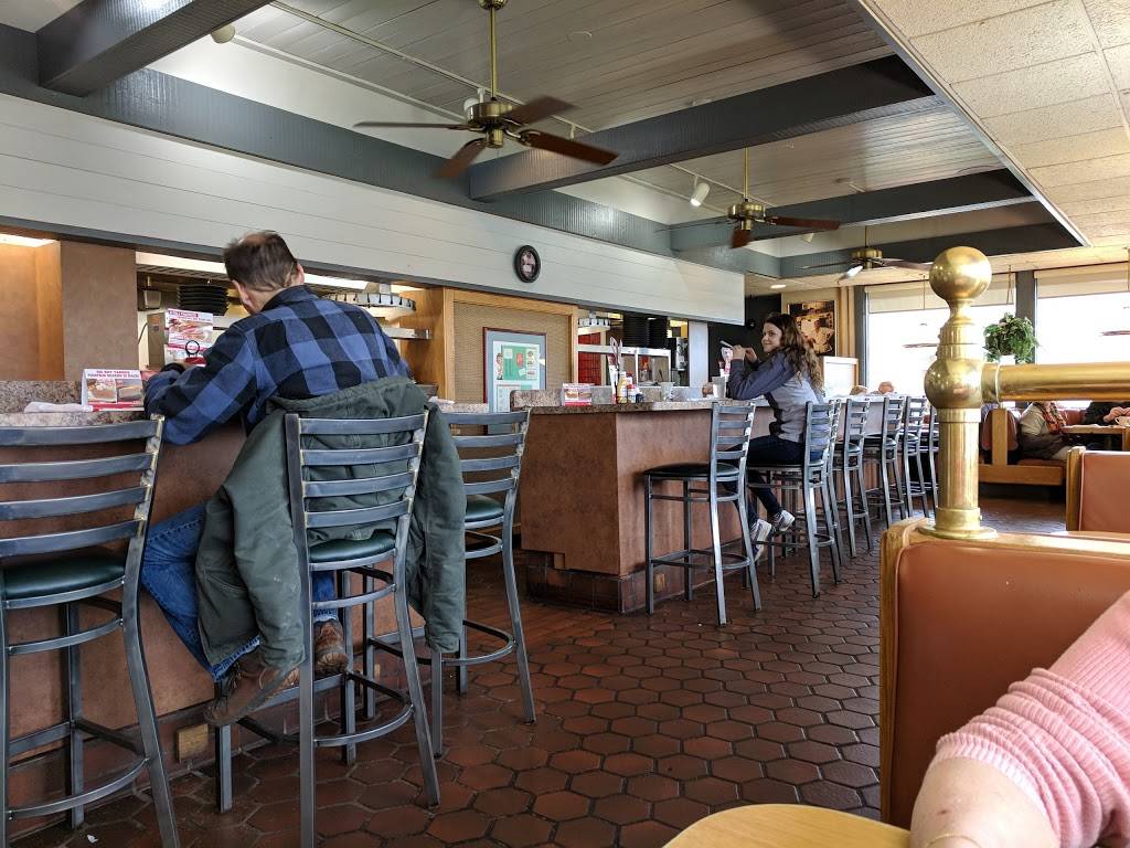 Big Boy | restaurant | 400 S Ripley Blvd, Alpena, MI 49707, USA | 9893544131 OR +1 989-354-4131