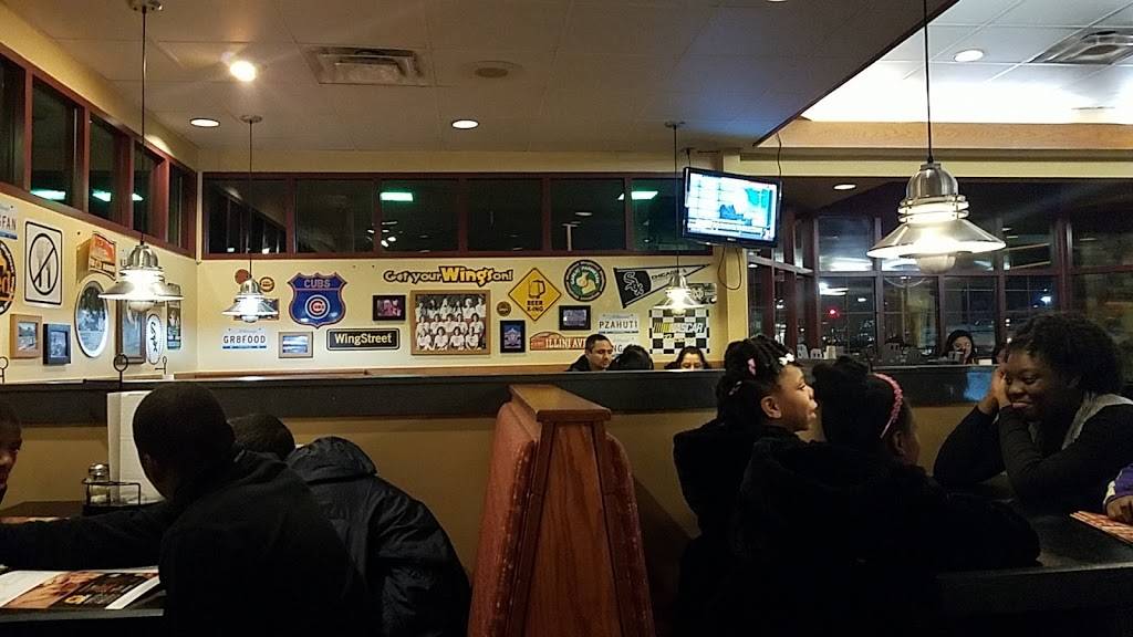 Pizza Hut | restaurant | 4305 E New York St, Aurora, IL 60504, USA | 6308983533 OR +1 630-898-3533