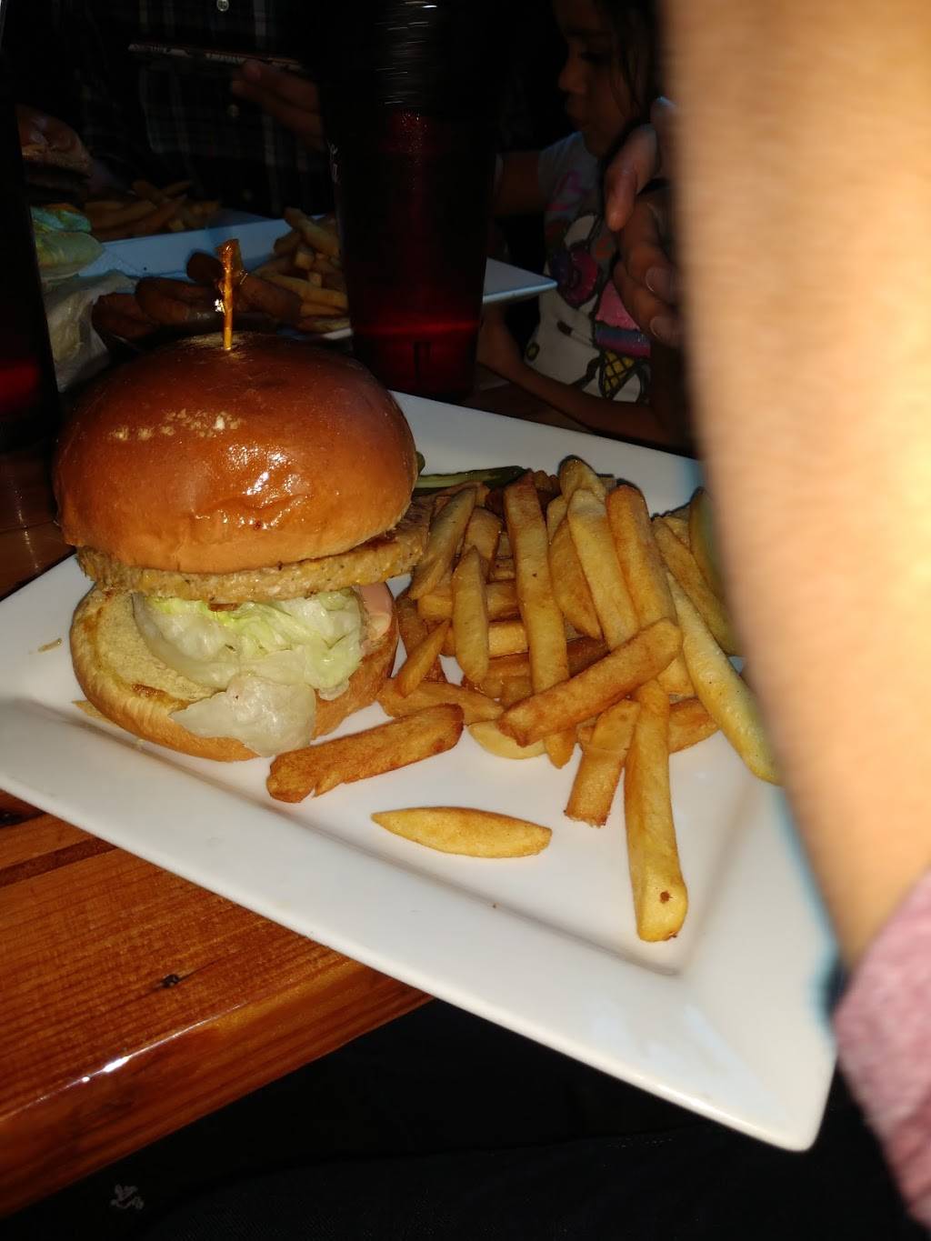 The Dog House | restaurant | 4111 N Viking Way, Long Beach, CA 90808, USA | 5629824081 OR +1 562-982-4081