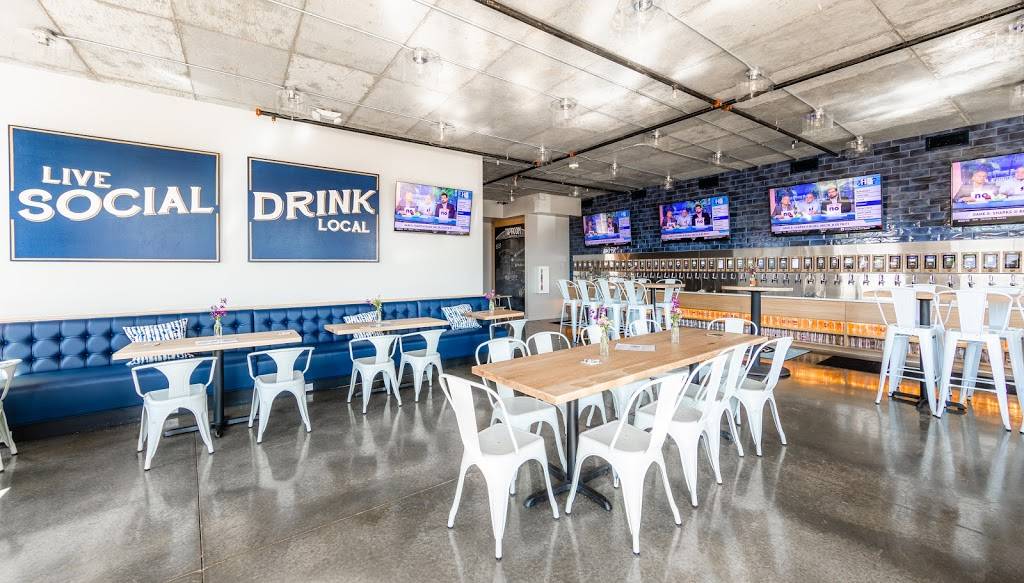 Taproom Social | restaurant | 430 W 4th St, Charlotte, NC 28202, USA | 9802372680 OR +1 980-237-2680