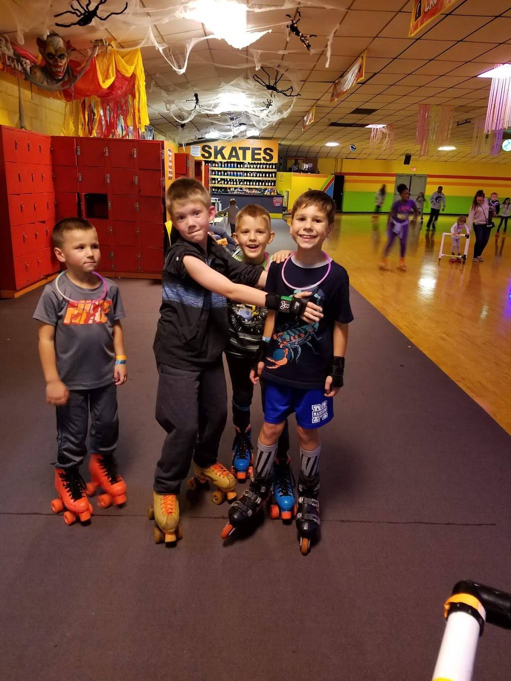 United Skates of America | cafe | 30325 Palisades Pkwy, Wickliffe, OH 44092, USA | 4409445301 OR +1 440-944-5301