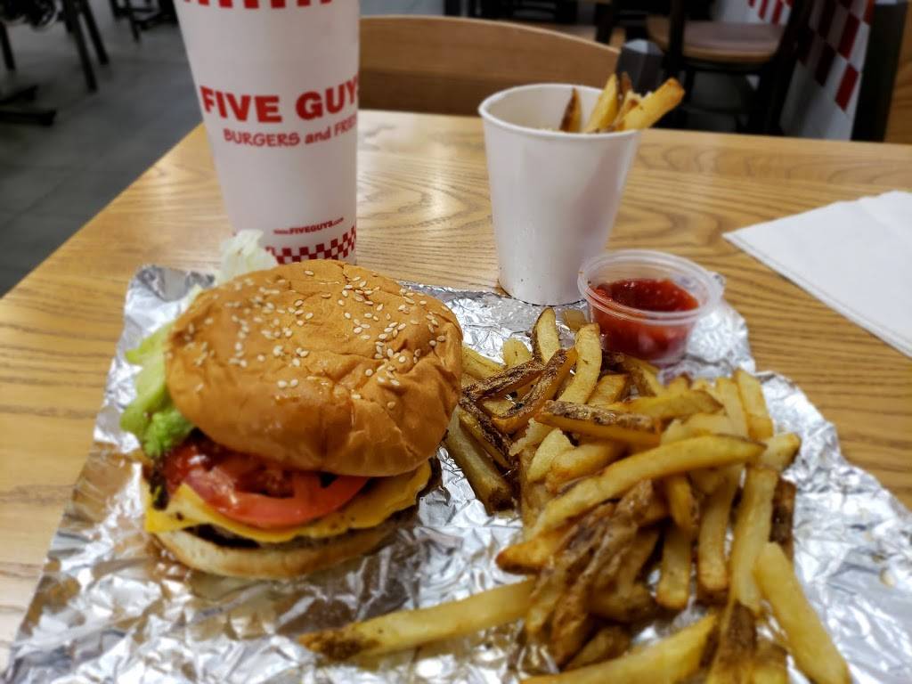 Five Guys | meal takeaway | 1527 Chestnut St, Philadelphia, PA 19102, USA | 2159721375 OR +1 215-972-1375