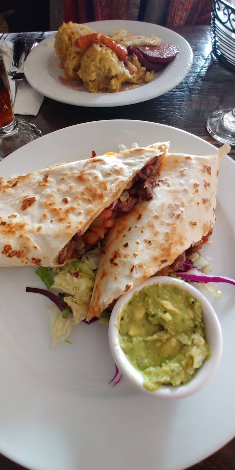 Cafe Colonial | restaurant | 2072 White Plains Rd, Bronx, NY 10462, USA | 7188241933 OR +1 718-824-1933