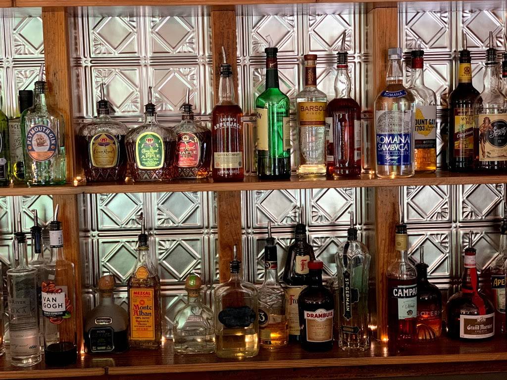 Kristas | restaurant | 2 Main St, Cornish, ME 04020, USA | 2076253600 OR +1 207-625-3600