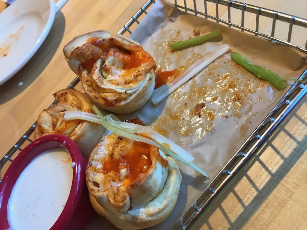 Rookies Sports Bar & Grill | restaurant | 105 East W Jackson Ave, Iola, KS 66749, USA | 6202285322 OR +1 620-228-5322