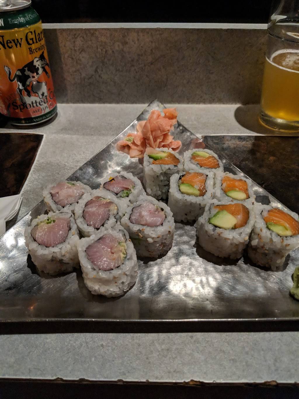 Coast Sushi Bar | restaurant | 2045 N Damen Ave, Chicago, IL 60647, USA | 7732355775 OR +1 773-235-5775