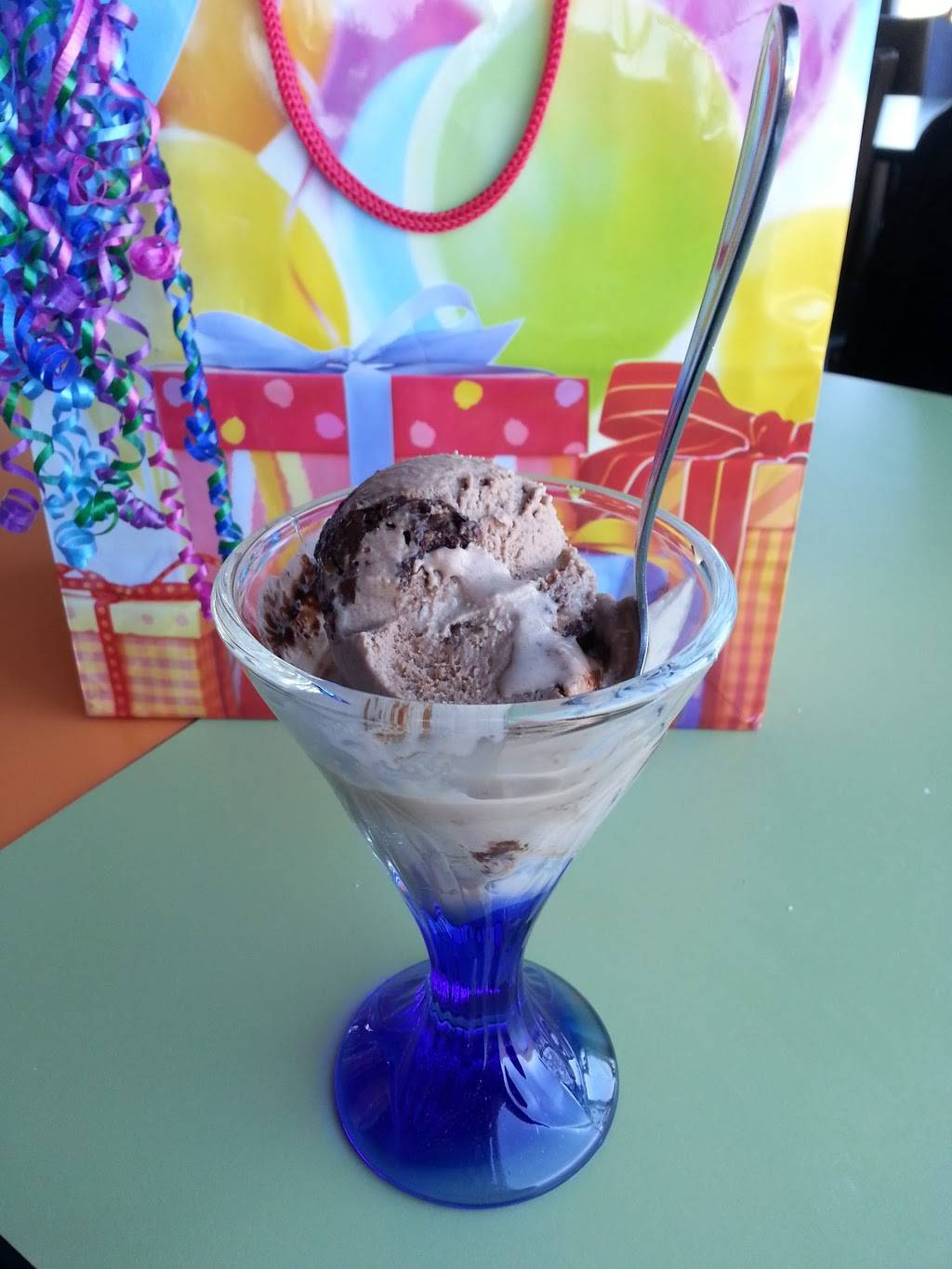 Ice Cream Patio | restaurant | 5451 Hwy 7, Woodbridge, ON L4L 0B2, Canada | 9058503302 OR +1 905-850-3302
