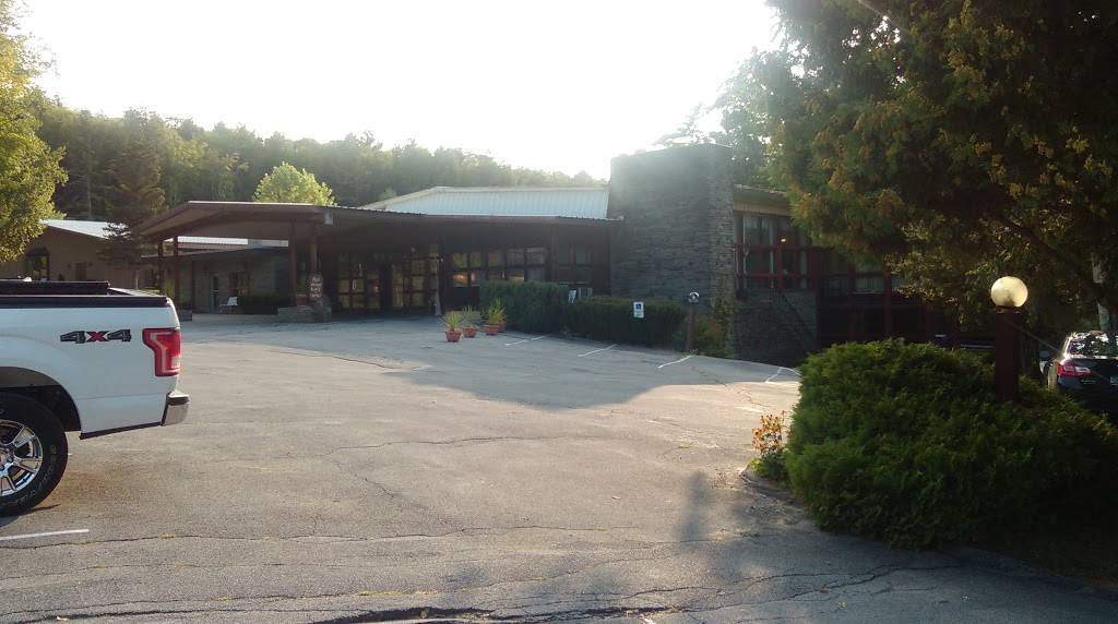 Roaring Brook Ranch & Tennis Resort | restaurant | 2206 NY-9N, Lake George, NY 12845, USA | 5186685767 OR +1 518-668-5767