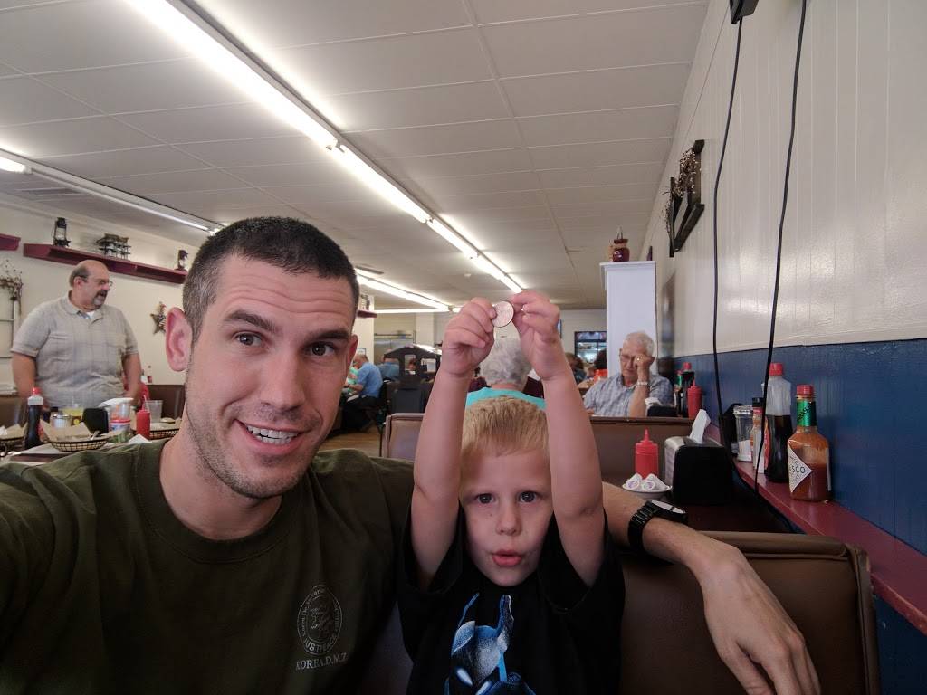 Idas Lunch Box | restaurant | 211 S Main St, Woodsfield, OH 43793, USA | 7404725502 OR +1 740-472-5502