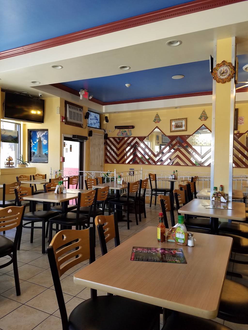 El Santaneco Restaurant | meal delivery | 24 5th St, Chelsea, MA 02150, USA | 6178845005 OR +1 617-884-5005