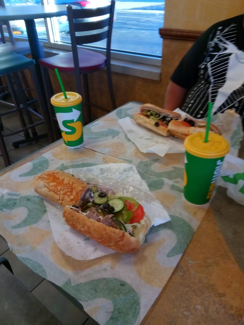Subway Restaurants | restaurant | 17749 Torrence Ave, Lansing, IL 60438, USA | 7084741058 OR +1 708-474-1058