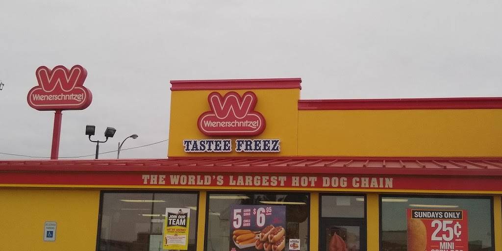 Wienerschnitzel | restaurant | 1441 N Zaragoza Rd, El Paso, TX 79936, USA | 9158499800 OR +1 915-849-9800