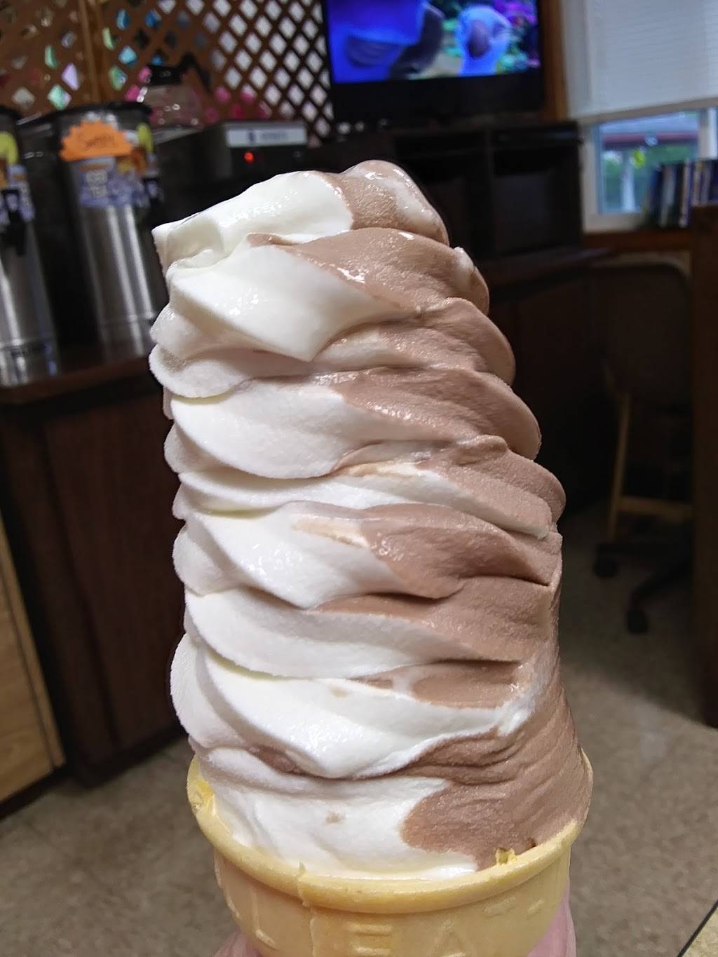 Little Twirl Dairy Bar | restaurant | 58 W Main St, Livonia, IN 47108, USA | 8127554000 OR +1 812-755-4000