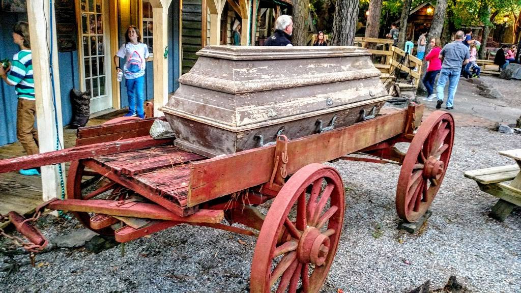 Deadwood | restaurant | 2302 Eds Grocery Rd, Williamston, NC 27892, USA | 2527928938 OR +1 252-792-8938