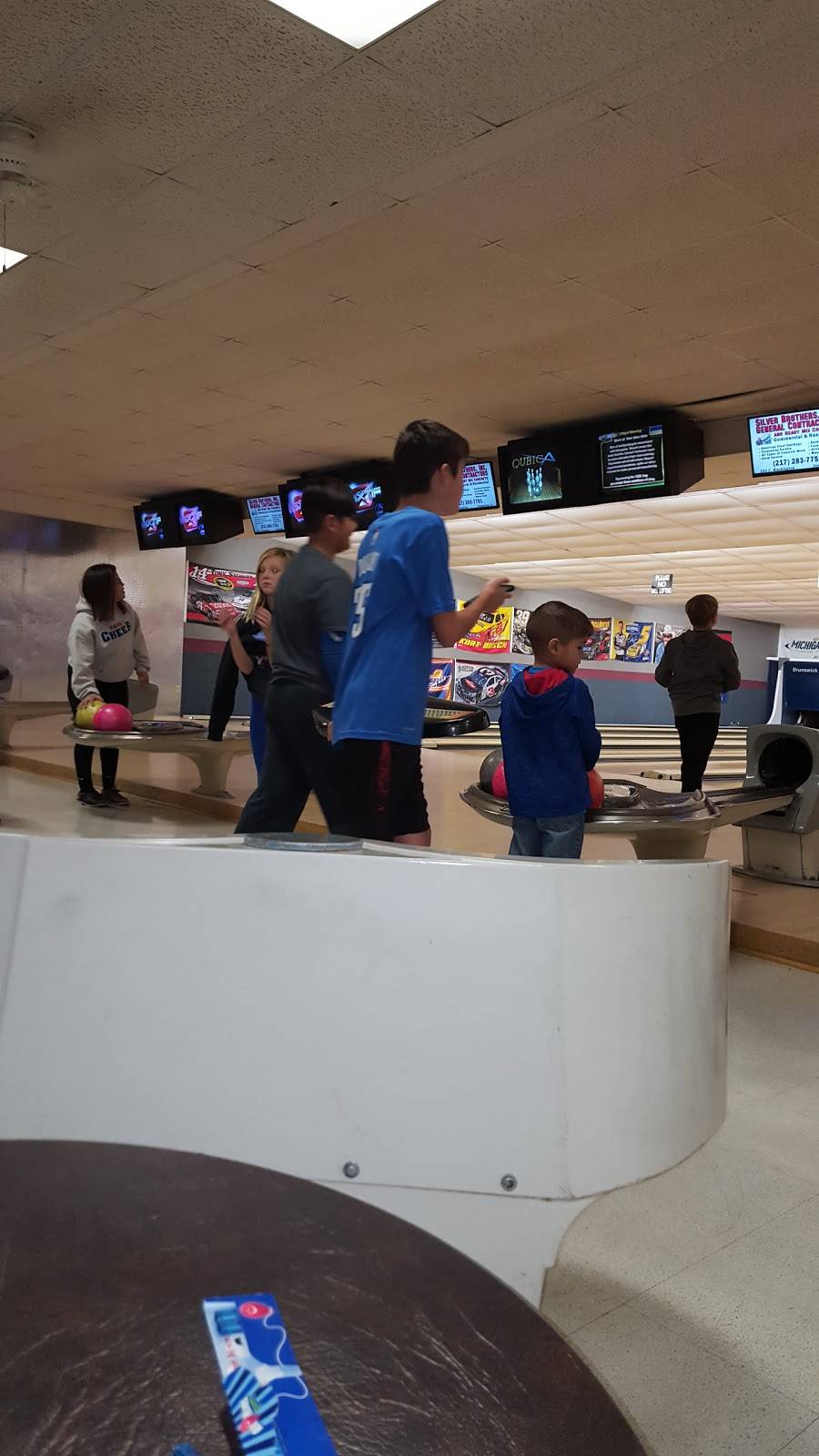 Fast Lanes & Pit Stop Restaurant | restaurant | 719 W Elm St, Hoopeston, IL 60942, USA | 2172836505 OR +1 217-283-6505